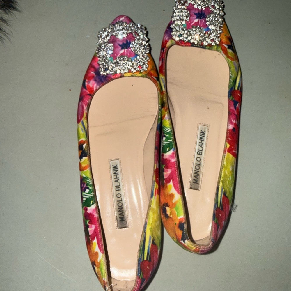 Manolo Blahnik Hangisi Floral Flat 35.5